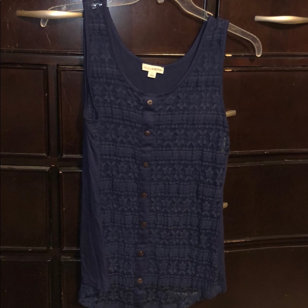 Sleeveless top with lace front